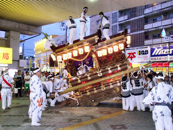 2008/07/31 19:08 JR塚本駅前 しっかり廻せよ!
