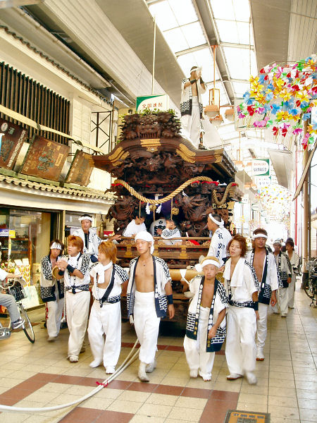 2008/08/01 14:37 野里本町商店街 商店街では手打ちの連発です