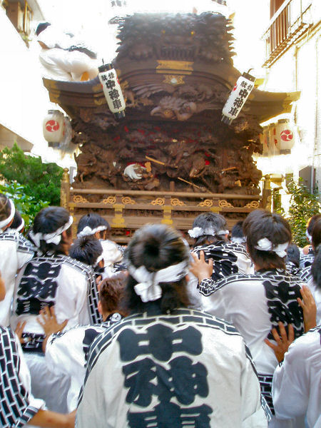 2009/07/31 17:53 野里 去年と同じ狭い道でのバックショット