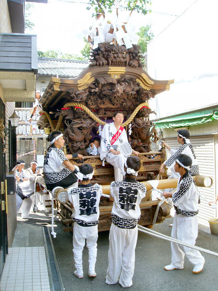 2011/07/31 13:36 神社から野里公園へ抜ける道を行きます