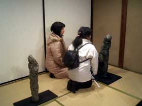 作品を触って鑑賞1