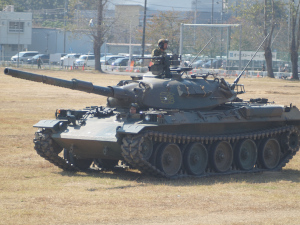 訓練場での74式戦車