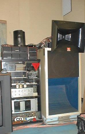 front_sp2.jpg (フロント・スピーカーの写真)